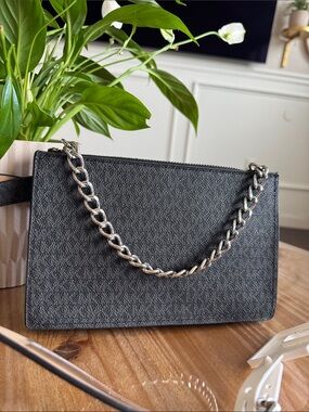 Michael Kors Black Chain-Handle Women’s belt Bag